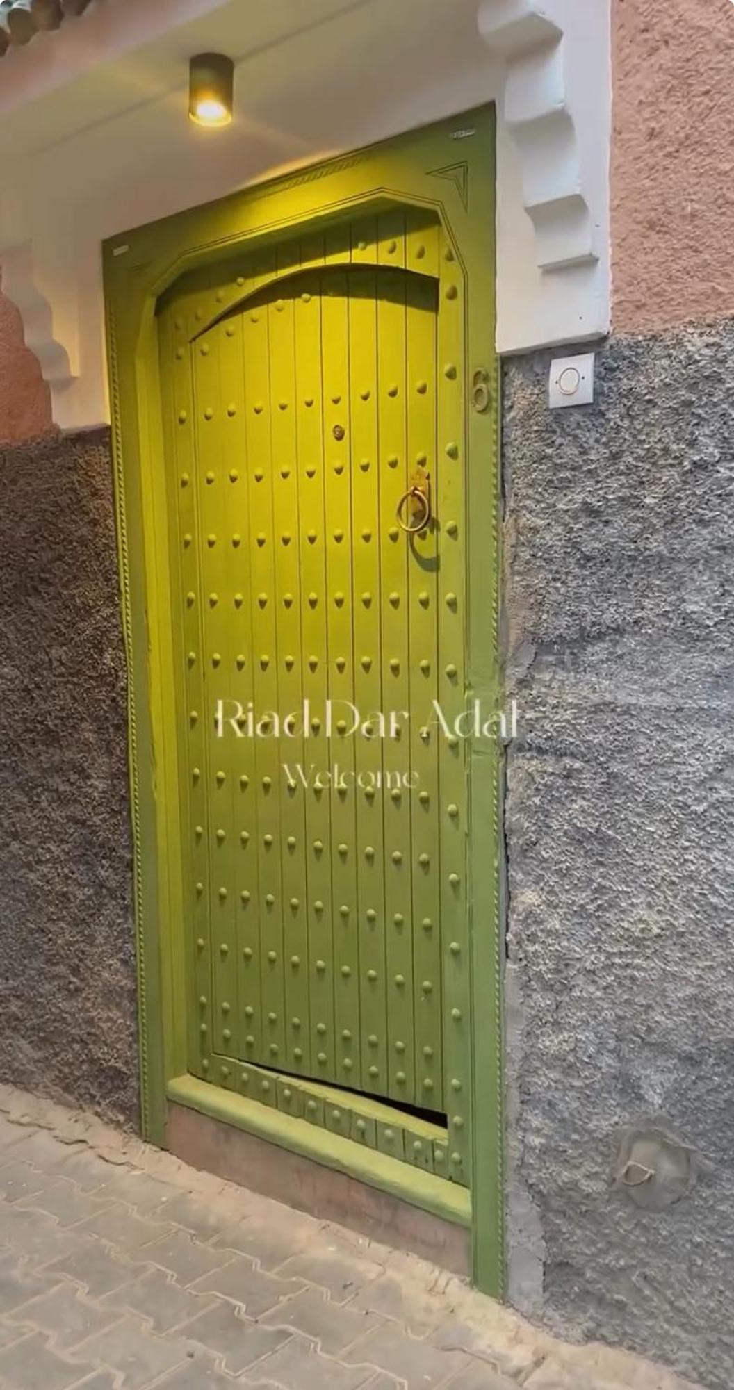 Riad Dar Adal Exclusivite 2 A 6 Personnes Petit Dejeuner Compris Place Jemaa El Fna Marrakesh Bagian luar foto